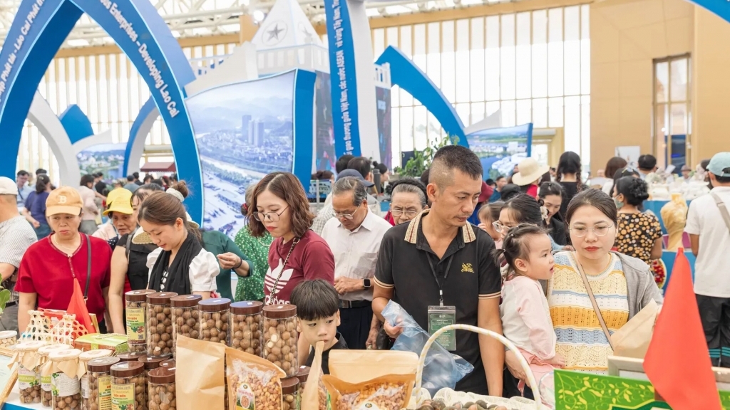 Kích cầu tiêu dùng: Từ chiến dịch đến chiến lược