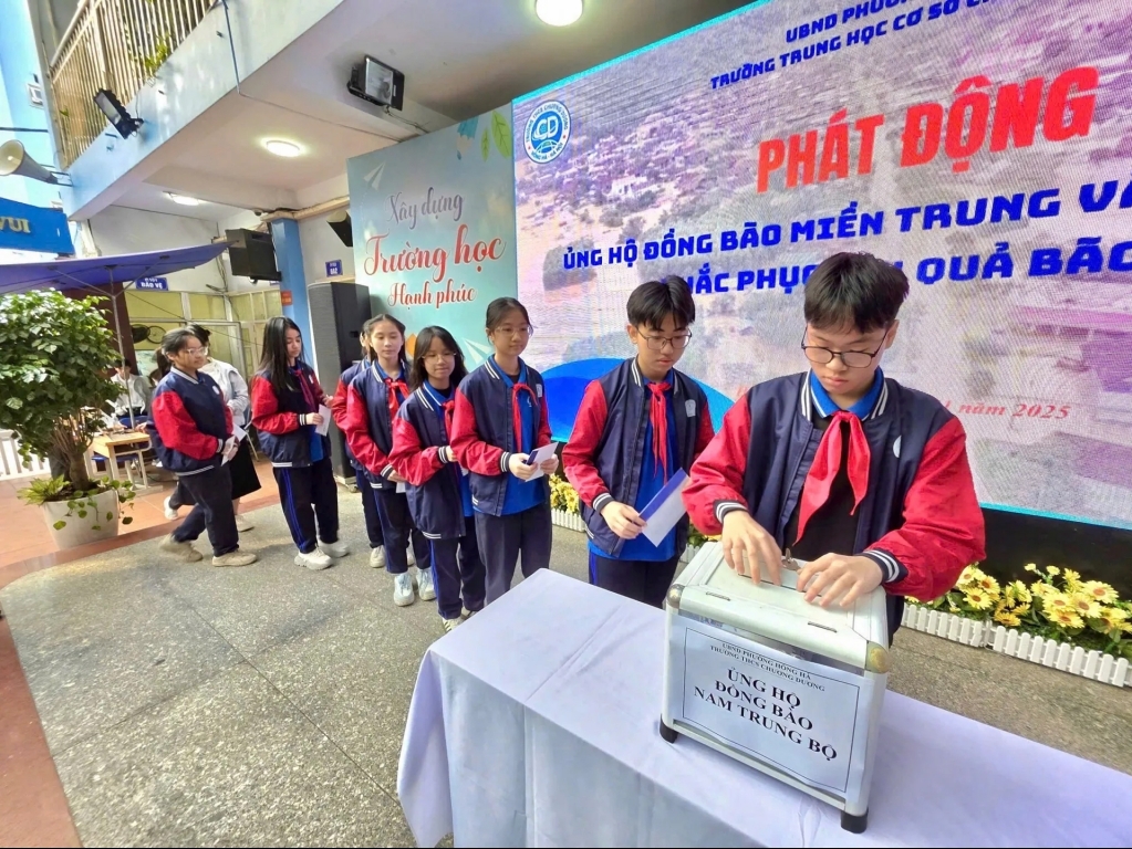 Hà Nội vì cả nước, cùng cả nước chia sẻ với đồng bào lũ lụt