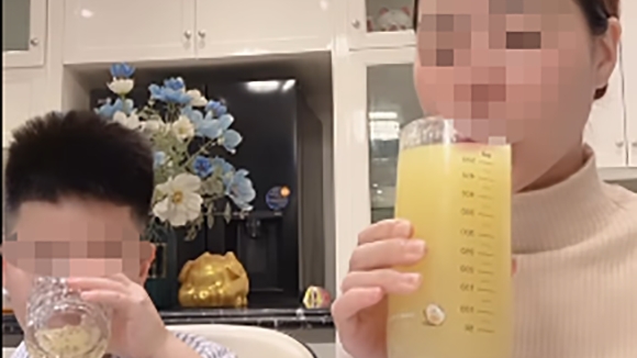 Trào lưu uống “chanh liều cao” để chữa bệnh và nhiều hậu họa khó lường