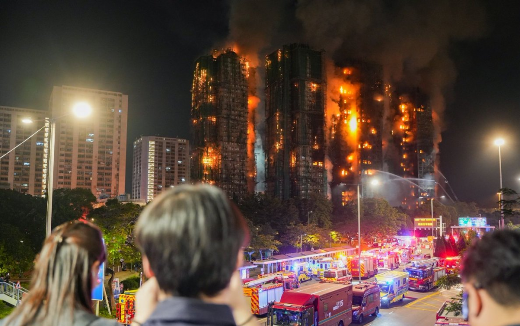 Thảm kịch cháy chung cư Wang Fuk Court: số người chết tăng lên 55 Thảm kịch cháy chung cư Wang Fuk Court: số người chết tăng lên 55