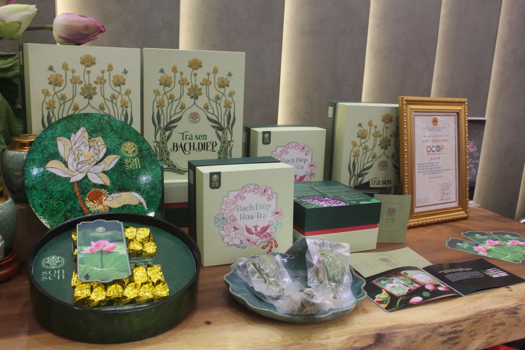 Nghệ nhân 9X giữ nghề ướp trà sen Hà Nội