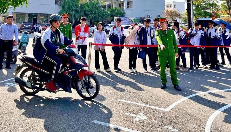 Tích cực tuyên truyền, phổ biến pháp luật về an toàn giao thông cho học sinh