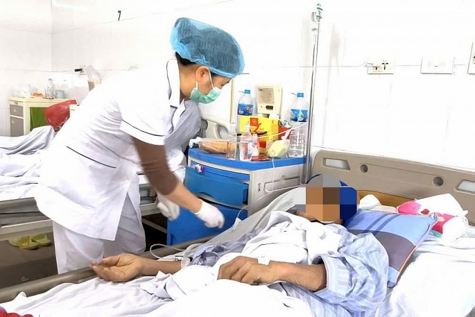 undefined Nhập viện vì mờ mắt, người đàn ông 65 tuổi bất ngờ được chẩn đoán giang mai thần kinh