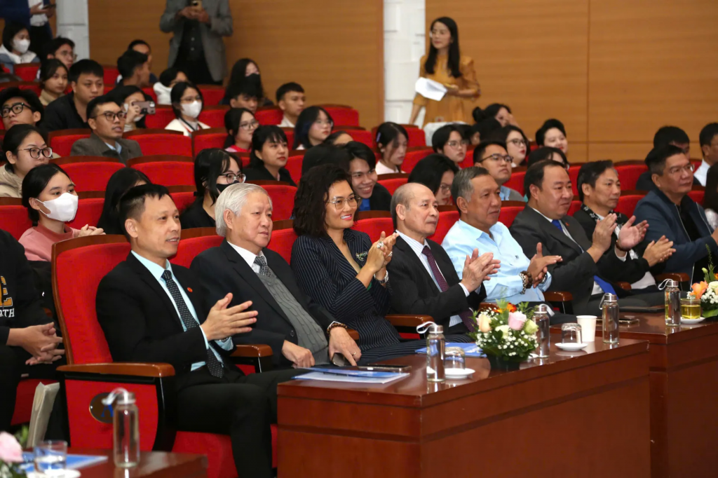 Các đại biểu tham dự hội nghị