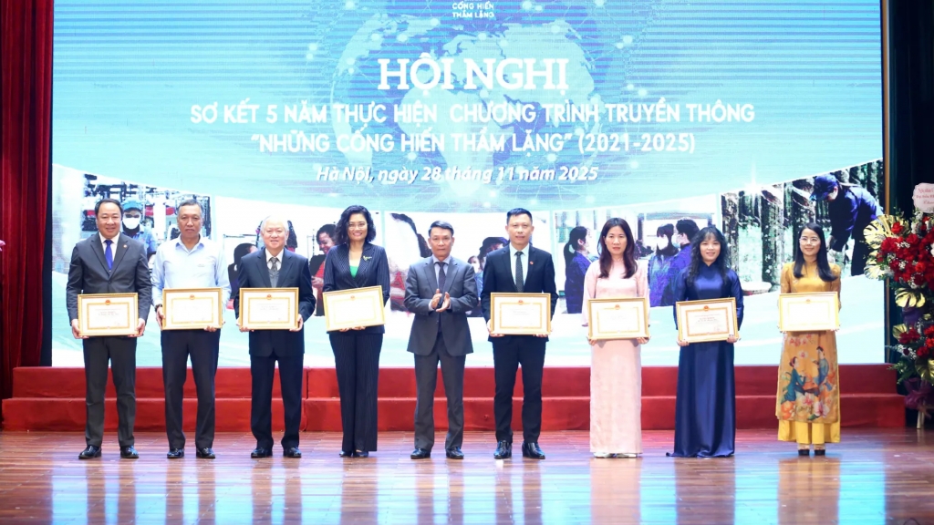 Trao giải cuộc thi "Những cống hiến thầm lặng" 2025: Mỗi bài viết là một thông điệp nhân ái