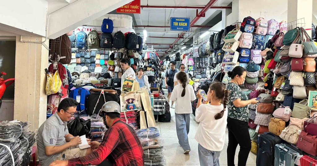 Đề xuất nâng ngưỡng miễn thuế cho hộ kinh doanh lên 500 triệu đồng/năm. Ảnh minh họa