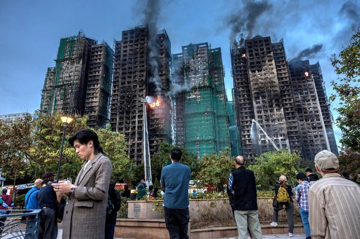 Hiện trường vụ cháy chung cư. Ảnh: AFP