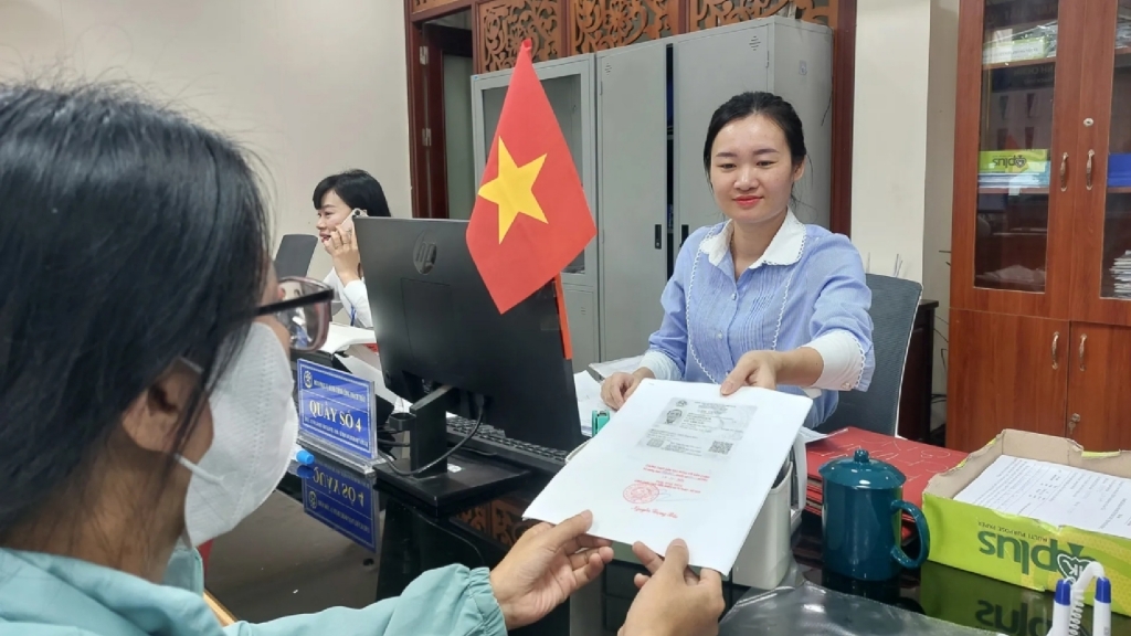 Cán bộ, công chức Hà Nội thu nhập tăng thêm 0,8 lần lương cơ bản từ ngày 1/1/2026