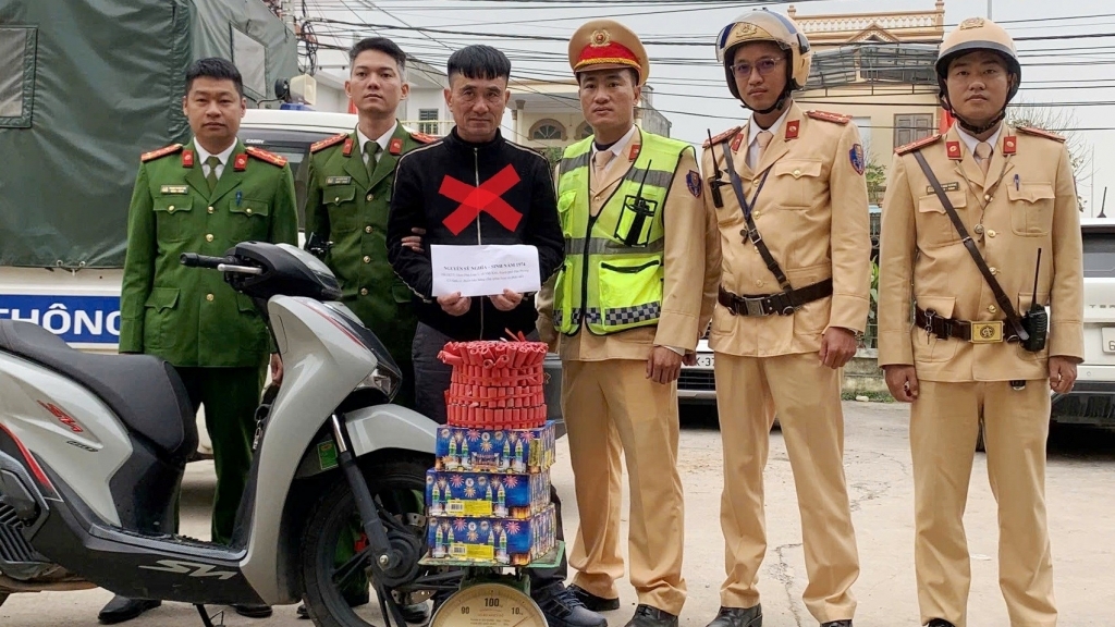 Phát hiện Nguyễn Sỹ Nghĩa buôn bán hàng cấm ở Hải Phòng