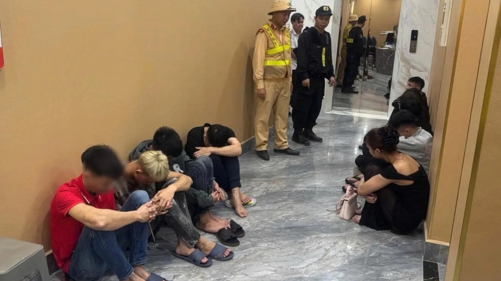 Vụ triệt phá loạt ổ mại dâm núp bóng karaoke: Xử lý nhiều tội danh?