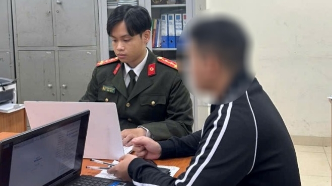 Lý do nửa đêm công an đến khách sạn tìm nam sinh viên