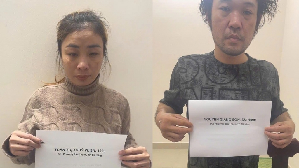 Bí mật của đôi nam nữ trong ngôi nhà lúc giữa trưa