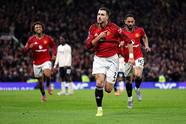 Man Utd hòa thất vọng, lỡ cơ hội áp sát nhóm dẫn đầu Premier League