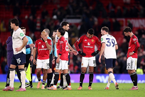 Man Utd hòa thất vọng, lỡ cơ hội áp sát nhóm dẫn đầu Premier League