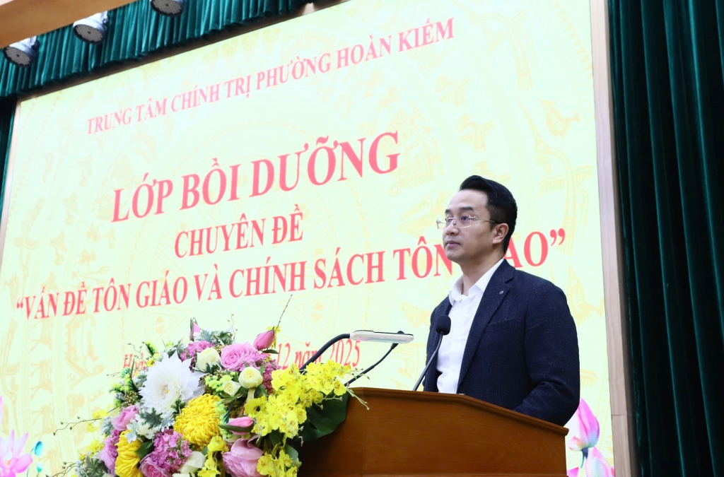 Bồi dưỡng chuyên đề vấn đề tôn giáo và chính sách tôn giáo cho các bí thư chi bộ phường Hoàn Kiếm, Cửa Nam Bồi dưỡng chuyên đề vấn đề tôn giáo và chính sách tôn giáo cho các bí thư chi bộ phường Hoàn Kiếm, Cửa Nam