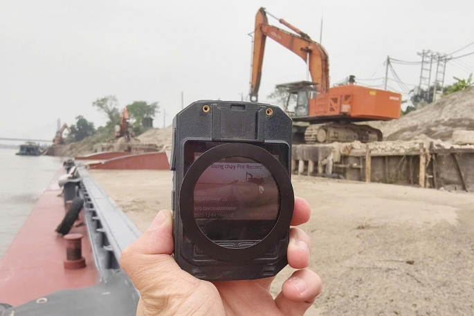 Cảnh sát giao thông Hà Nội tăng cường tuần tra, xử lý nghiêm vi phạm trên sông Hồng, sông Đuống Cảnh sát giao thông Hà Nội tăng cường tuần tra, xử lý nghiêm vi phạm trên sông Hồng, sông Đuống