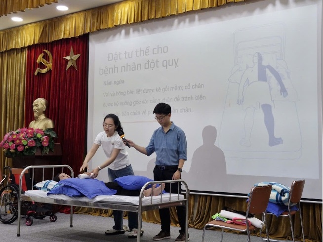 Chăm sóc sức khỏe toàn diện cho mọi người dân, không để ai bị bỏ lại phía sau