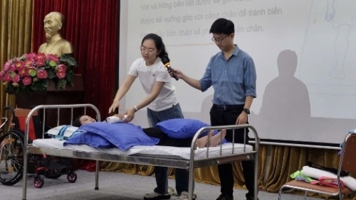 Chăm sóc sức khỏe toàn diện cho mọi người dân, không để ai bị bỏ lại phía sau