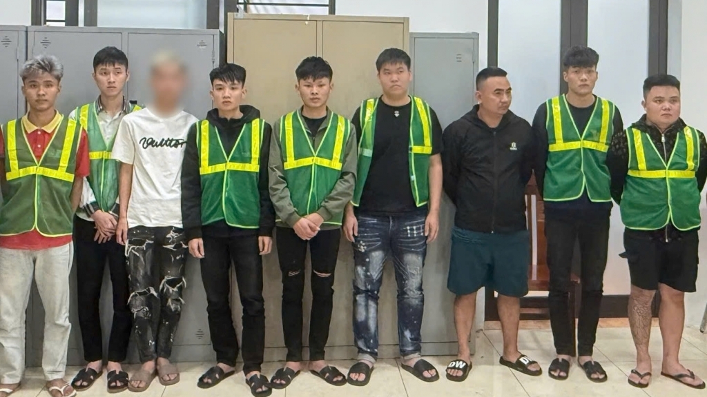 Bắt nhóm đối tượng đánh nhau gây náo loạn đường phố Hà Nội