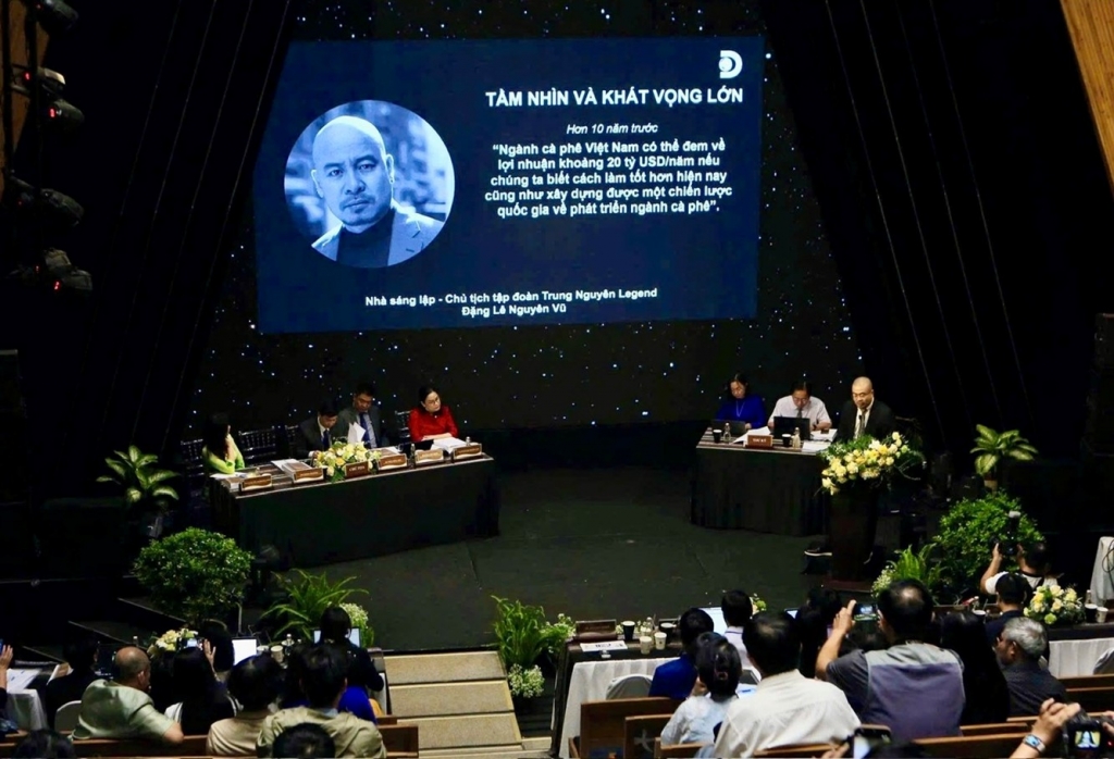 Đại diện Trung Nguyên Legend chia sẻ các sáng kiến bảo tồn, phát huy giá trị cà phê và văn hóa cà phê Việt Nam trên toàn cầu, hướng tới tầm nhìn 20 tỷ USD/năm cho ngành cà phê Việt Nam. Đại diện Trung Nguyên Legend chia sẻ các sáng kiến bảo tồn, phát huy giá trị cà phê và văn hóa cà phê Việt Nam trên toàn cầu, hướng tới tầm nhìn 20 tỷ USD/năm cho ngành cà phê Việt Nam.