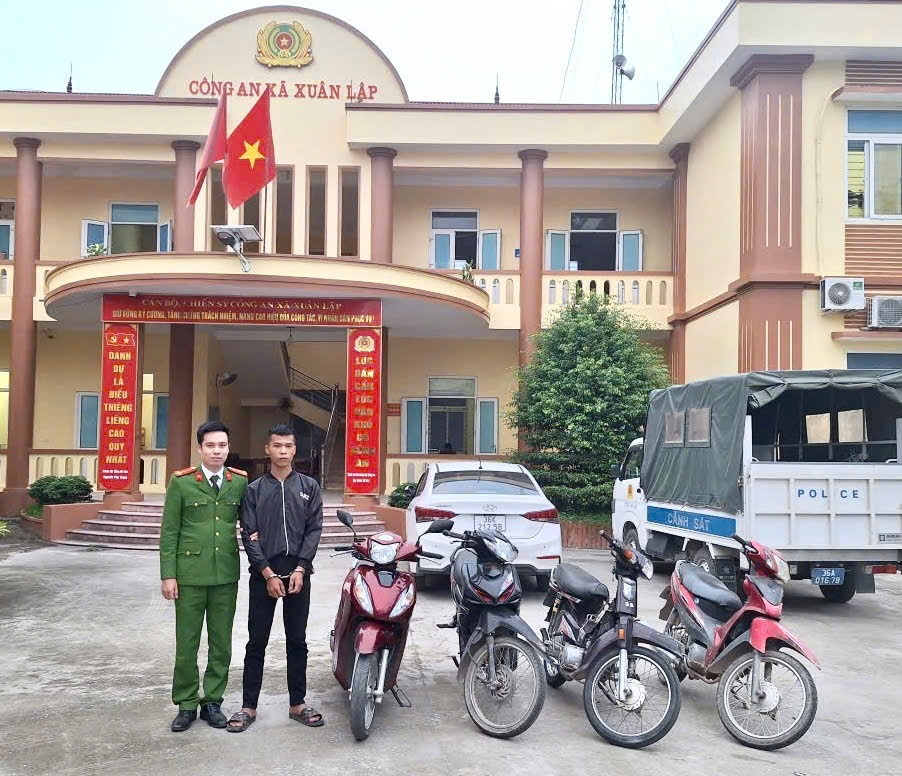 Đối tượng Trịnh Bá Thảo và tang vật vụ án. Ảnh: CQCA