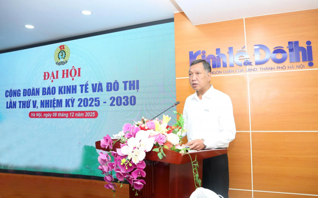 Phó Tổng Biên tập Báo Kinh tế và Đô thị Lê Hoàng Anh - Chủ tịch Công đoàn Báo trình bày báo cáo của Ban Chấp hành Công đoàn nhiệm kỳ 2023 - 2025 tại Đại hội Phó Tổng Biên tập Báo Kinh tế và Đô thị Lê Hoàng Anh - Chủ tịch Công đoàn Báo trình bày báo cáo của Ban Chấp hành Công đoàn nhiệm kỳ 2023 - 2025 tại Đại hội