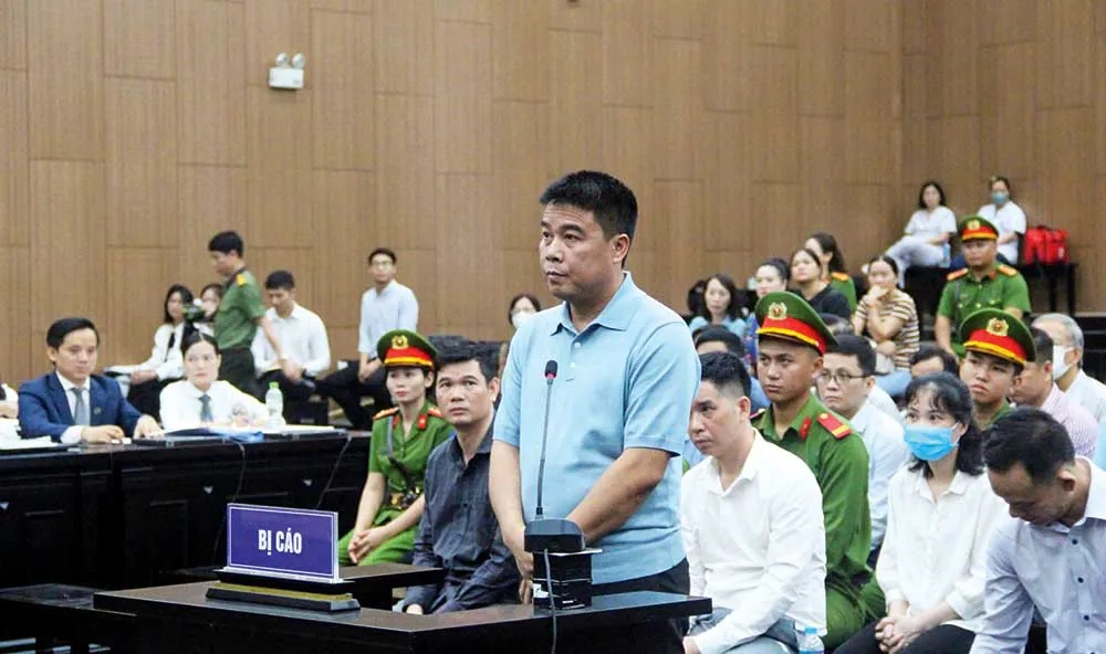 Nguyễn Văn Hậu, cựu Chủ tịch HĐQT Tập đoàn Phúc Sơn tại phiên tòa sơ thẩm. Nguyễn Văn Hậu, cựu Chủ tịch HĐQT Tập đoàn Phúc Sơn tại phiên tòa sơ thẩm.