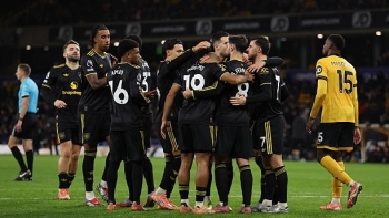 Hàng công cùng tỏa sáng, Manchester United áp sát top 4 tại Premier League