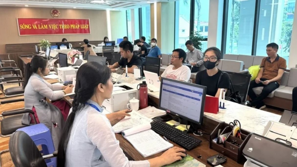 Hà Nội tăng cường cán bộ về cơ sở: nâng cao hiệu lực quản lý và phục vụ người dân