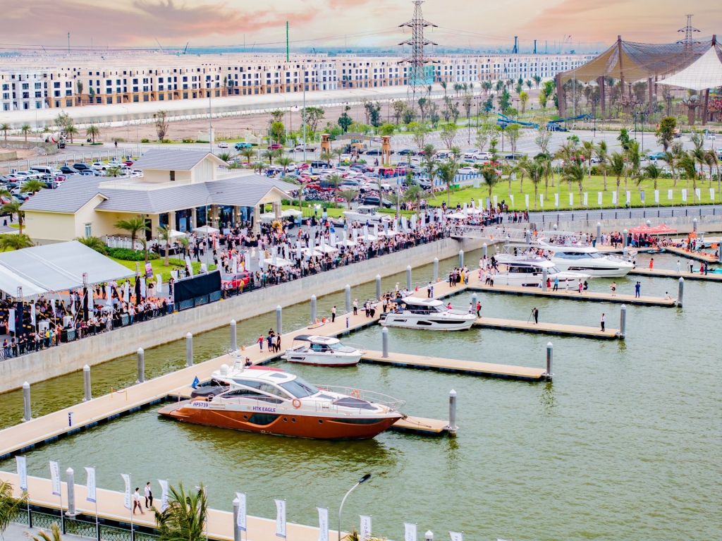 Bộ sưu tập du thuyền hàng hiệu sẽ sớm “phủ kín” bến neo đậu tại Vinhomes Royal Island