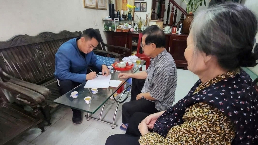 Cụ ông ở Hải Phòng cảnh giác trước yêu cầu rút 100 triệu đồng và bán 7 chỉ vàng