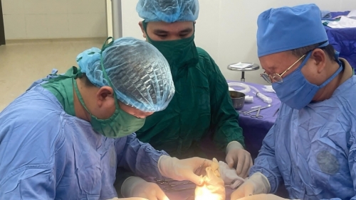 Liên tiếp cấp cứu 2 ca tai nạn sinh hoạt và lao động nặng