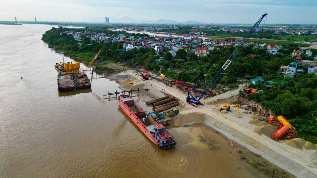Hà Nội tăng tốc yêu cầu giải phóng mặt bằng trước 31/12/2025 để xây dựng 7 cây cầu vượt sông Hồng