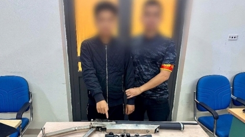 Gặp chốt 141, nam thanh niên khai cất giấu nhiều súng và đạn ở nhà