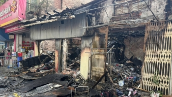 Hà Nội: cháy lớn dãy nhà trên phố Lò Đúc