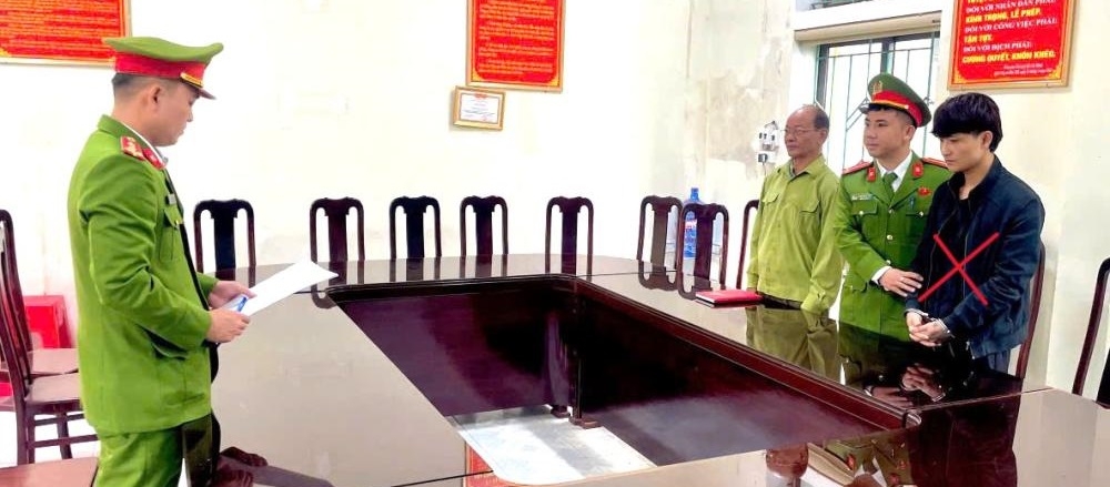 Cơ quan Cảnh sát điều tra Công an tỉnh công bố quyết định khởi tố đối với Nguyễn Hoài Linh. Ảnh: CQCA Cơ quan Cảnh sát điều tra Công an tỉnh công bố quyết định khởi tố đối với Nguyễn Hoài Linh. Ảnh: CQCA