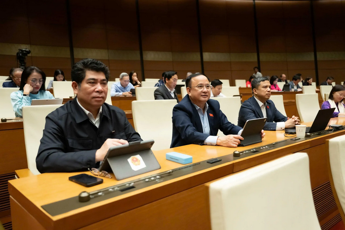 Thông qua nghị quyết thí điểm cơ chế đặc thù cho Hà Nội Thông qua nghị quyết thí điểm một số cơ chế chính sách đặc thù cho Thủ đô Hà Nội