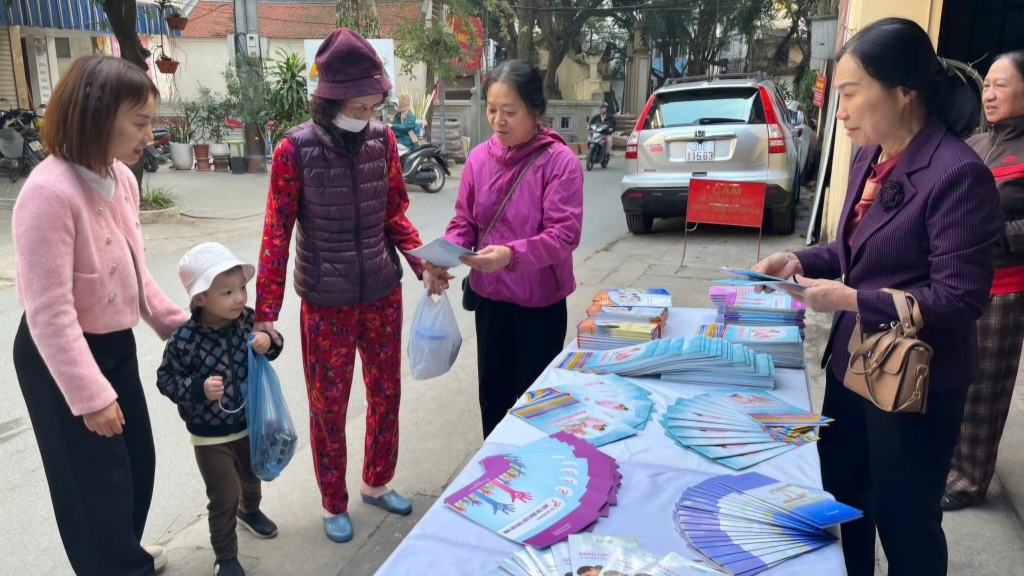 Phường Phương Liệt đẩy mạnh truyền thông hưởng ứng Tháng hành động quốc gia về Dân số