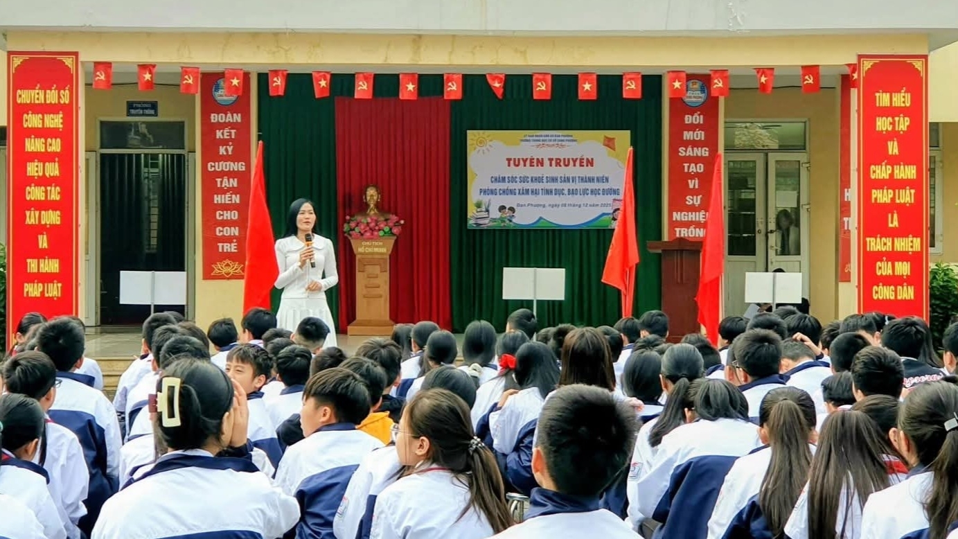 Trạm Y tế xã Đan Phượng truyền thông sức khỏe sinh sản và phòng chống xâm hại cho gần 400 học sinh