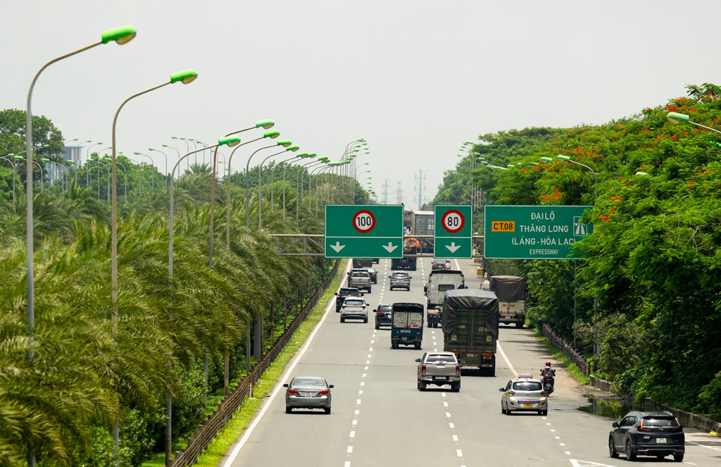 Hà Nội phân luồng giao thông phục vụ thi công Đại lộ Thăng Long. Ảnh: PV Hà Nội phân luồng giao thông phục vụ thi công Đại lộ Thăng Long. Ảnh: PV