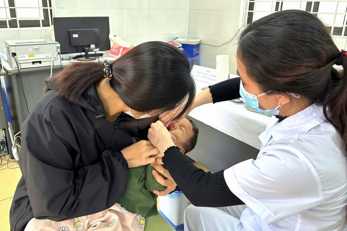 undefined Bát Tràng triển khai chiến dịch bổ sung vitamin A đợt 2 năm 2025 cho hơn 2.300 trẻ