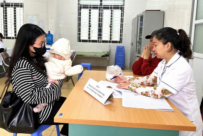 undefined Bát Tràng triển khai chiến dịch bổ sung vitamin A đợt 2 năm 2025 cho hơn 2.300 trẻ