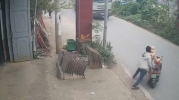 Danh tính đối tượng đẩy Cảnh sát giao thông vào đầu xe tải đang đi đến