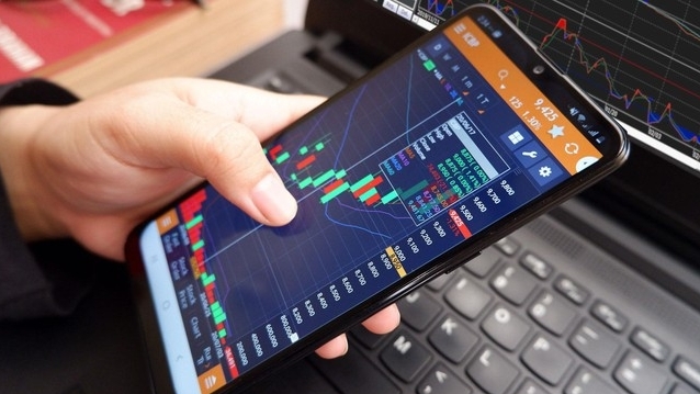 Thị trường chứng khoán ngày 12/12: VN-Index đóng cửa xuống dưới mốc 1.650 điểm