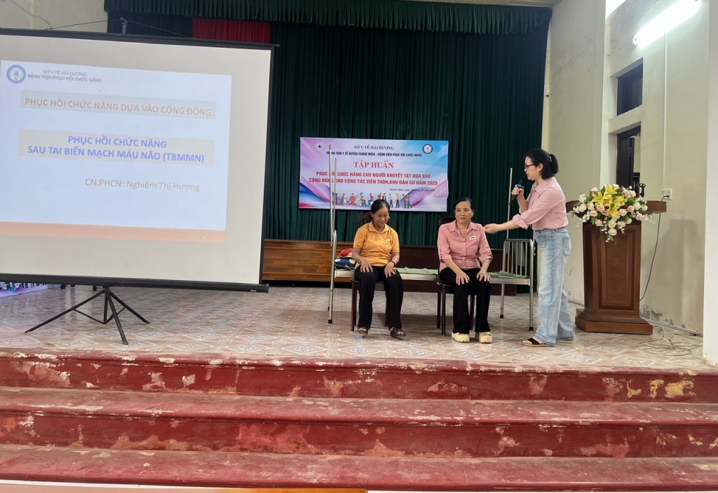 Nỗ lực “phủ sóng” Chương trình Phục hồi chức năng dựa vào cộng đồng ở tuyến cơ sở Nỗ lực “phủ sóng” Chương trình Phục hồi chức năng dựa vào cộng đồng ở tuyến cơ sở