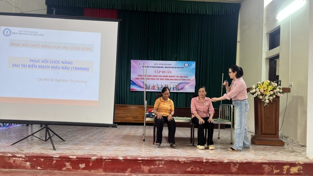 Nỗ lực “phủ sóng” Chương trình Phục hồi chức năng dựa vào cộng đồng ở tuyến cơ sở