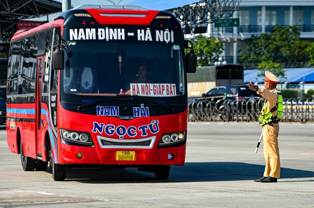 Kiểm soát hoạt động vận tải hành khách dịp cuối năm Kiểm soát hoạt động vận tải hành khách dịp cuối năm