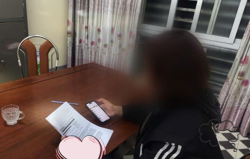 Sau khi được cung cấp tài liệu chứng minh đây là hoạt động lừa đảo, chị N.T.T. đã nhận thức vụ việc, đồng thời thoát khỏi sàn giao dịch và chặn tài khoản của đối tượng. Ảnh: CQCA Sau khi được cung cấp tài liệu chứng minh đây là hoạt động lừa đảo, chị N.T.T. đã nhận thức vụ việc, đồng thời thoát khỏi sàn giao dịch và chặn tài khoản của đối tượng. Ảnh: CQCA