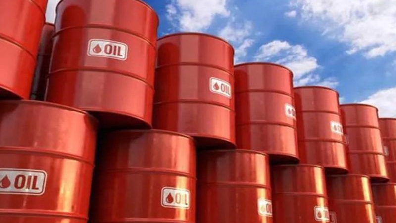 Giá xăng dầu hôm nay 13/12/2025: giá dầu thế giới tiếp tục chìm trong sắc đỏ