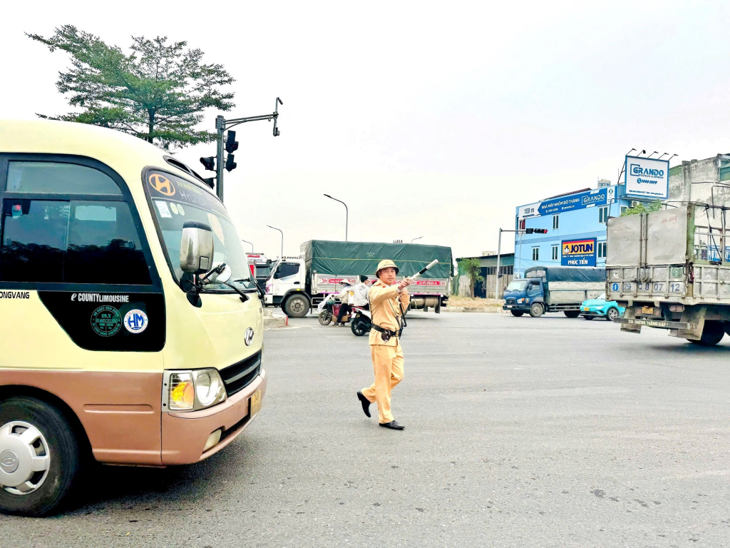 Hà Nội tăng cường đảm bảo an toàn giao thông hoạt động kinh doanh vận tải ô tô cuối năm Hà Nội tăng cường đảm bảo an toàn giao thông hoạt động kinh doanh vận tải ô tô cuối năm